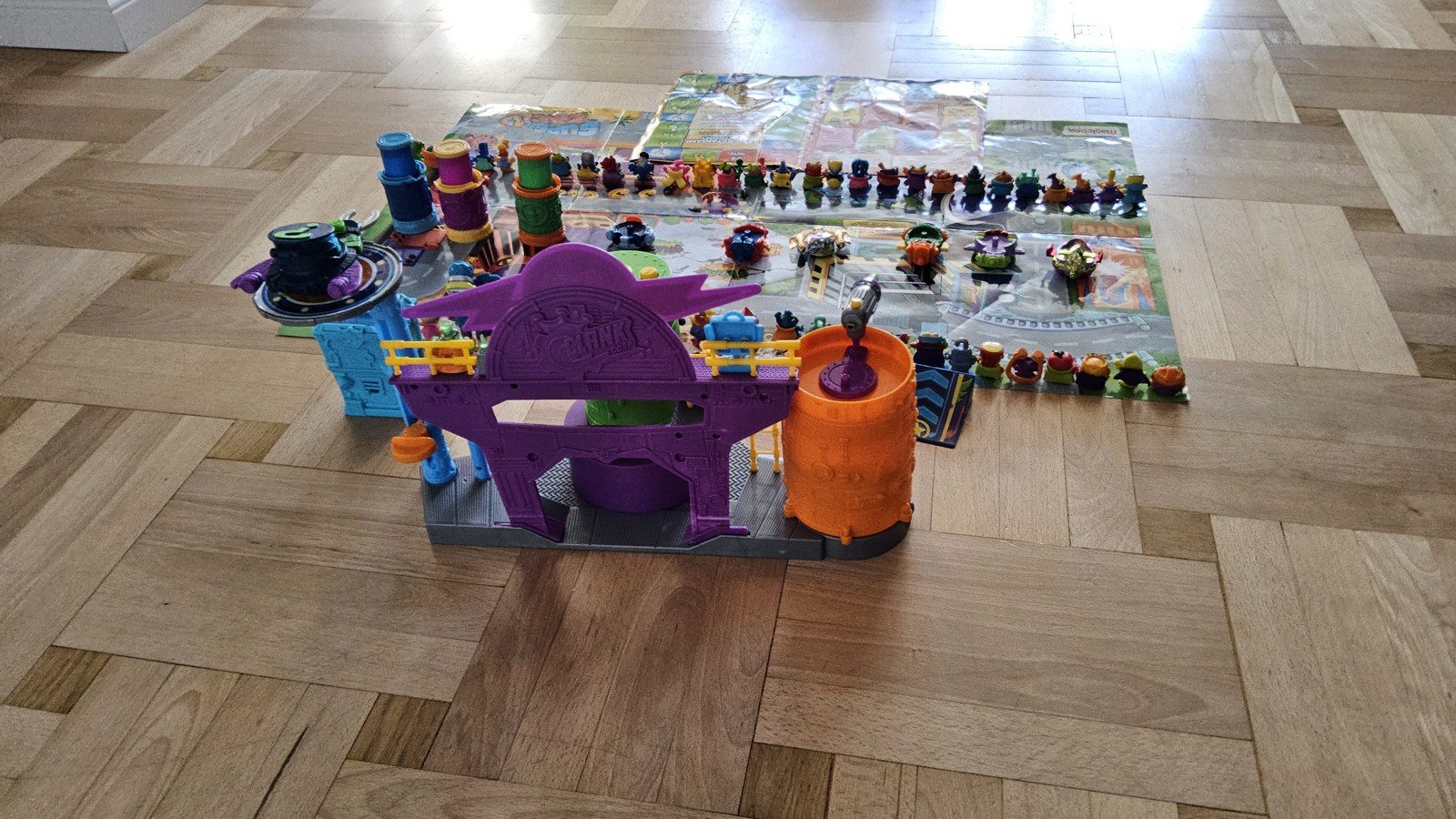 Duży zestaw SuperZings – Laboratorium Kazoom, ponad 80 figurek, pojazdy, mata – zdjęcie 5